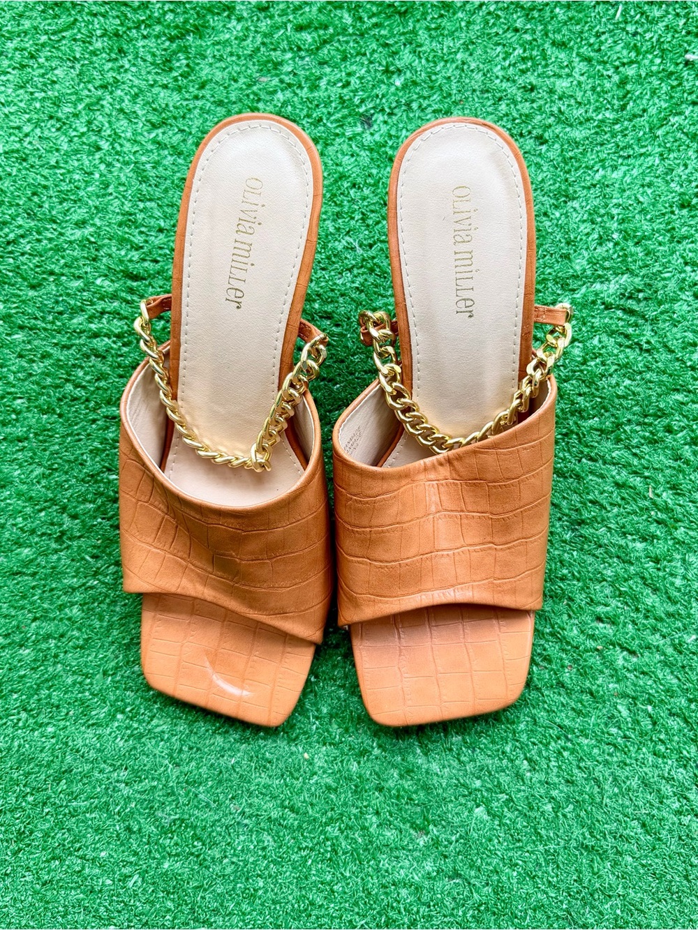 Olivia Miller Tan Crocodile Embossed Chain Link Slide Heels Women's US 10